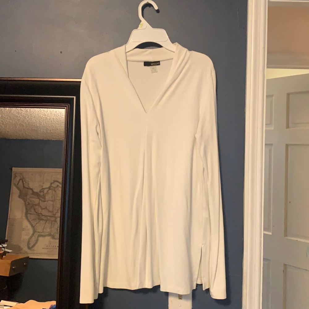 Simple, stylish white top